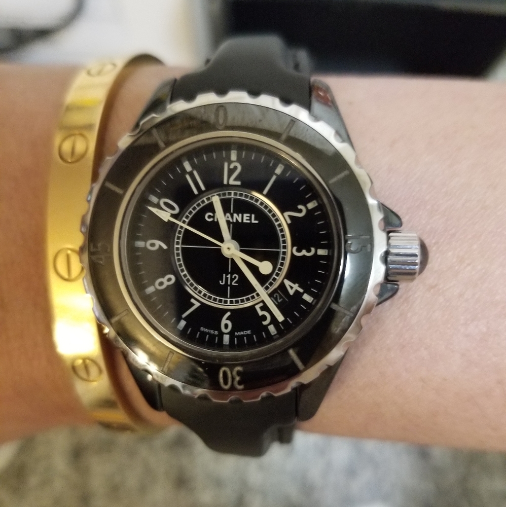 Chanel Iconic J12 Quartz 33mm watch - Picture 12 of 16